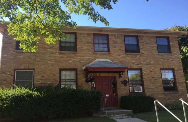 Milwaukee - Near Brewer Stadium - One Bedroom One Bath Apt photos photos