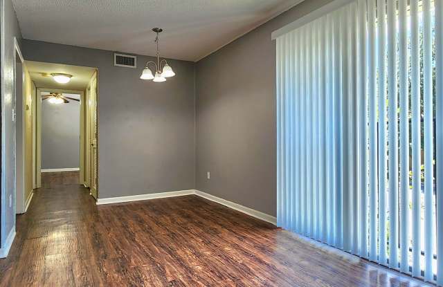 FOR RENT 1 bedroom, 1 bathroom, upper floor condo. Gallery 3