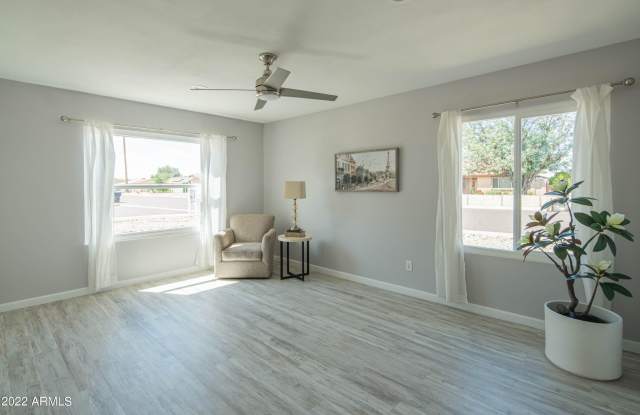 8651 N 56TH Drive Gallery 4