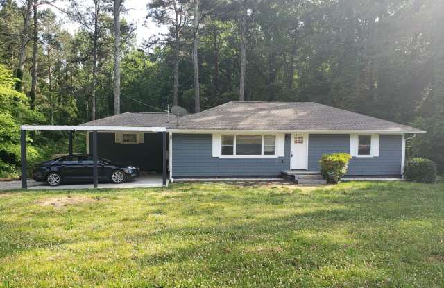 Home on private 6 Acre lot in SW Atlanta! - 5174 Campbellton Road Southwest, Fulton County, GA 30331