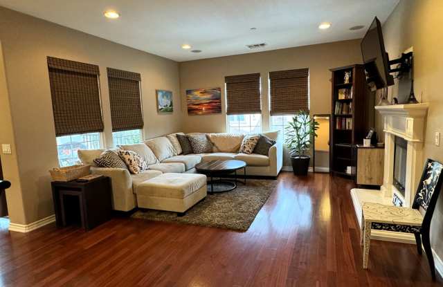 Fully Furnished Citrus Walk Condominium! - 8122 Onyx Street, Ventura, CA 93004