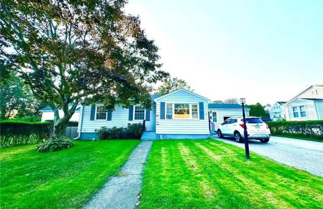 44 Livingston Place - 44 Livingston Place, Newport East, RI 02842