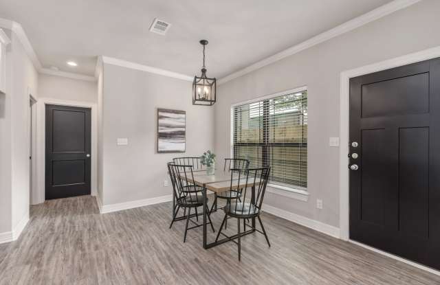 504 Cooner Street - A Gallery 2