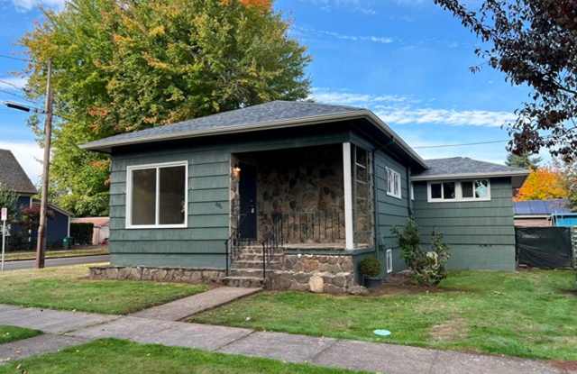 2Bd/1Ba Single Story House w/ Basement - Available Now! - 611 North 3rd Street, Woodburn, OR 97071
