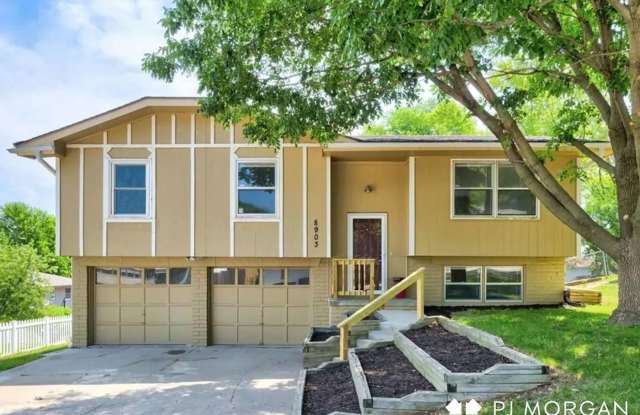 Remodeled 3 Bed with Walkout Basement & a Spacious Backyard photos photos Remodeled 3 Bed with Walkout Basement & a Spacious Backyard photos photos