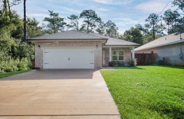Beautiful 4-Bedroom Home with Modern Finishes, Fenced Yard & Convenient Location! Gallery 1