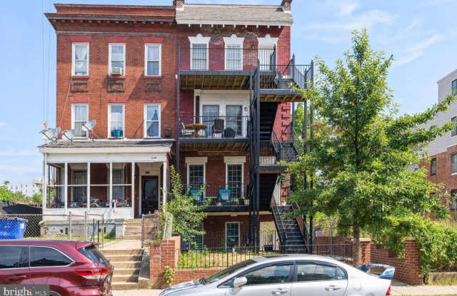 1337 GIRARD ST NW #4 photos photos
