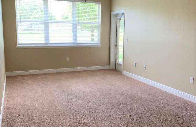 200 S Riverview Bend Gallery 4