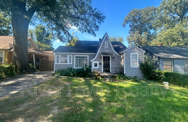 2407 Larose Ave photos photos