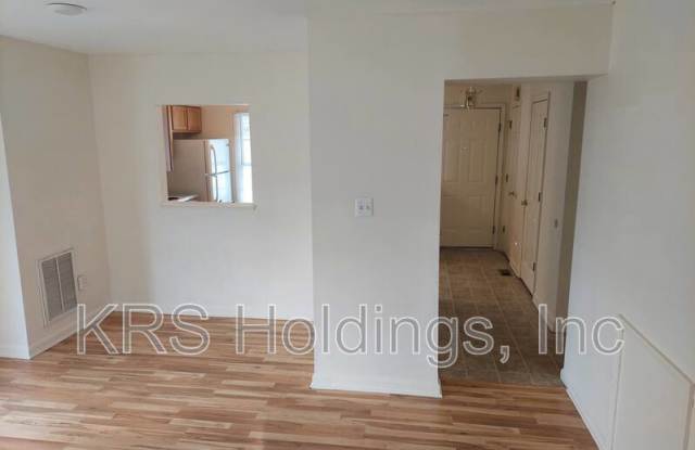 1143 Commercial Ct Gallery 3