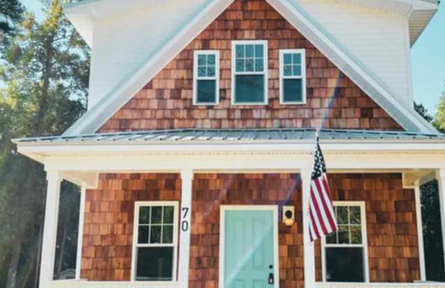 CASTLEY HAYNE - Charming Craftsman style bungalow! photos photos