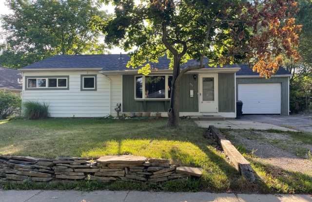 Three Bedroom Ranch Available for Rent! photos photos