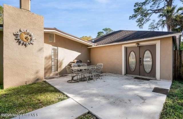 1043 Green Road unit: B photos photos