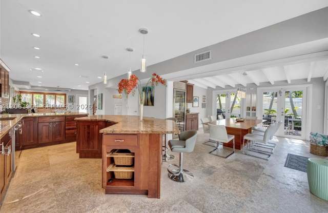 3317 NE 16th Ct Gallery 4