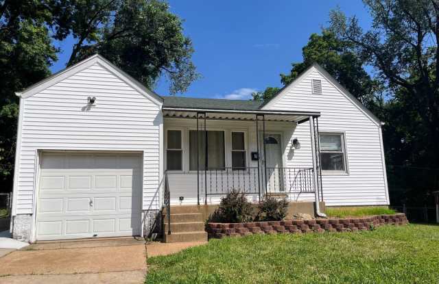 Charming 2 bedroom home, garage parking! photos photos