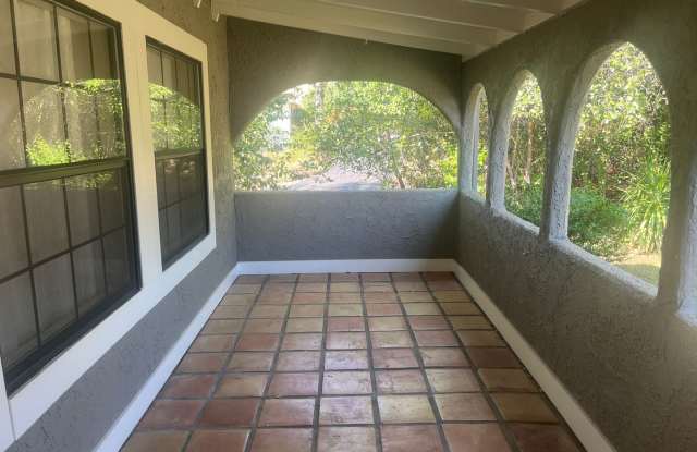 Historic charm with sun porch! Gallery 3