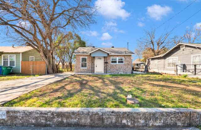 Cozy 3 Bed 2 Bath- Newly Renovated Home in Downtown San Antonio! photos photos