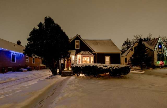 Charming 3brm/2ba house near Como Park! - 1406 Almond Avenue, St. Paul, MN 55108