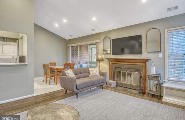 7598 LAKESIDE VILLAGE DRIVE - 7598 Lakeside Village Drive, West Falls Church, VA 22042