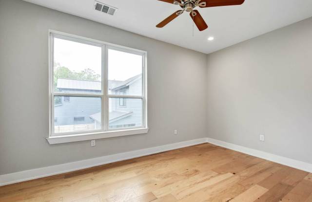4005 Clawson Road Gallery 4