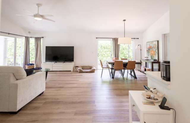 73 ADMIRALS Court Gallery 2