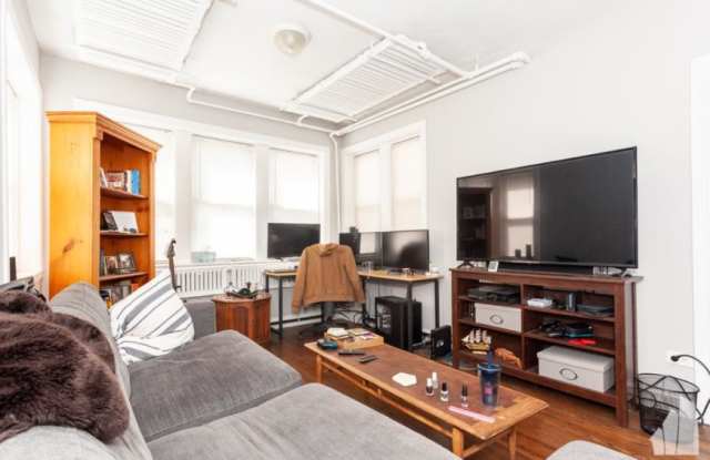 3511 North Damen Avenue - 3511 North Damen Avenue, Chicago, IL 60618 3511 North Damen Avenue - 3511 North Damen Avenue, Chicago, IL 60618