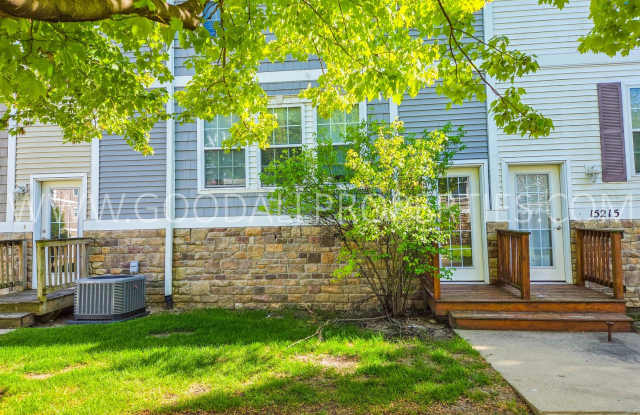 RENT REDUCED!!! 2 Bedroom 2 Bath Townhome in Urbandale with attached 2 car garage! photos photos