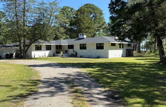 Waterfront property in York County. photos photos