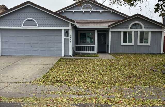 3 B/D 2 BA HOME WITH AN OFFICE IN YUBA CITY AVAILABLE NOW! photos photos