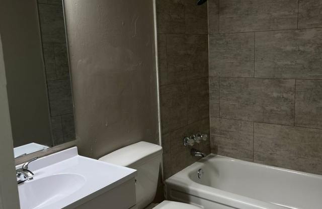 2 bedroom/1 bath RENOVATED Gallery 2