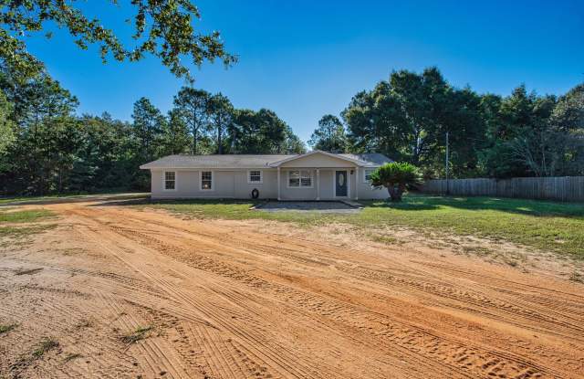 ½ OFF FIRST MONTH’S RENT! Spacious 3-Bedroom Navarre Home with Covered Patio Gallery 4