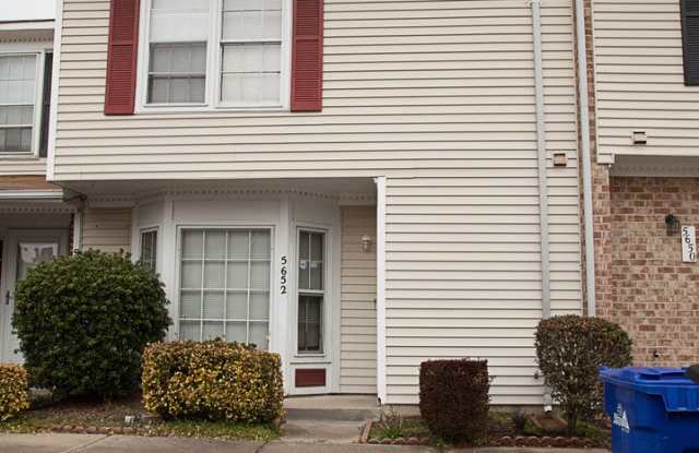 5652 Picadilly Lane Gallery 2