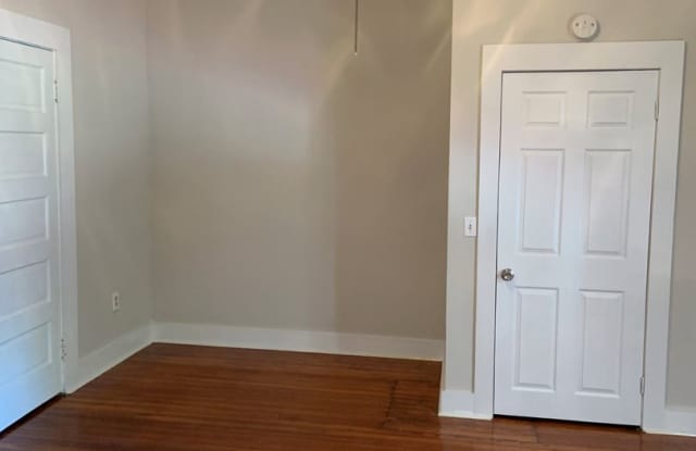 4 Bedroom/2 bathroom Unit of a Duplex Available August 2027 Gallery 4