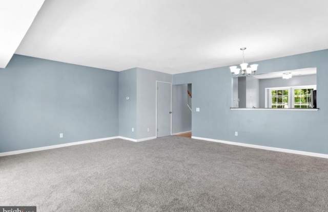 17427 PIPERS WAY Gallery 4