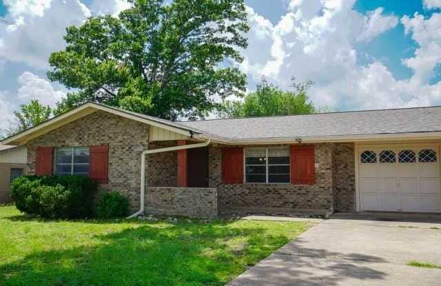 204 Manor Dr photos photos