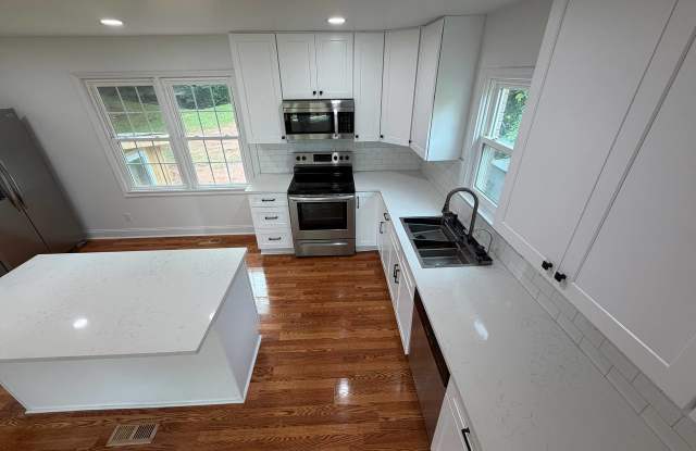 8224 Carrolwood Drive Gallery 3