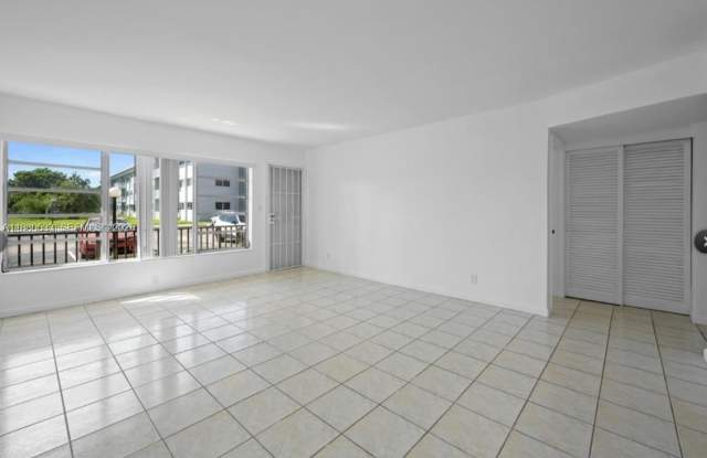 1400 NE 169th St photos photos