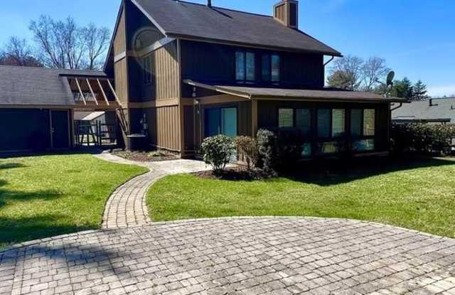 10748 WAYRIDGE DR Gallery 2