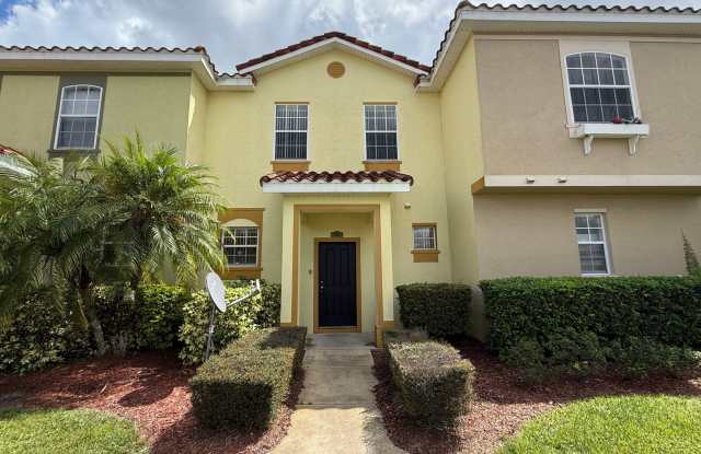 Prime Location! Presenting a delightful 3-bedroom, 2-bath townhome located in a sought-after gated community in Davenport. photos photos