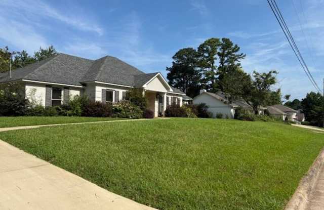 Beautiful 4 Bed 2.5 Bath Available Now! photos photos