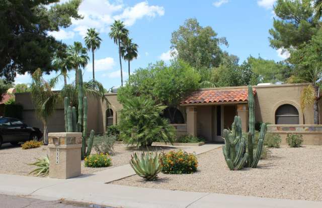 GORGEOUS 3 BEDROOM, 2 BATHROOM HOME WITH PEBBLE TECH POOL IN COVETED SCOTTSDALE LOCATION! photos photos