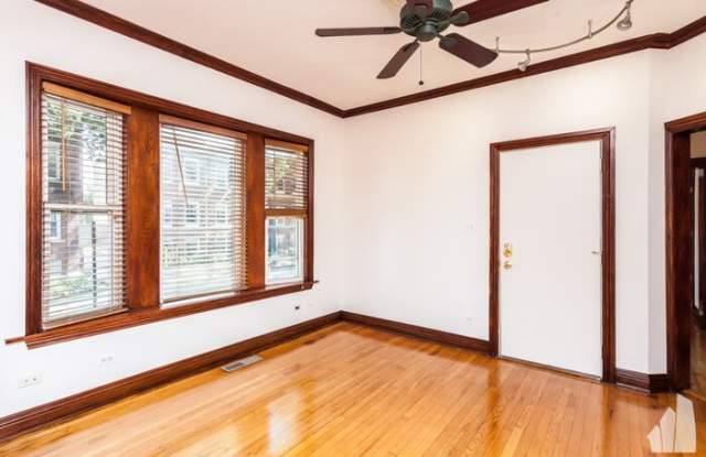 5718 North Glenwood Avenue Gallery 2