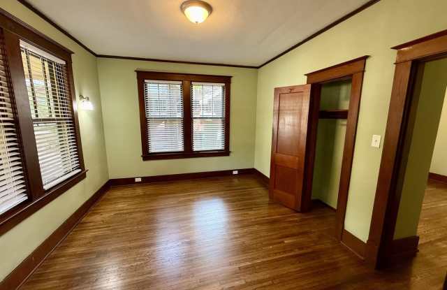 1937 LYNDALE Ave Gallery 3