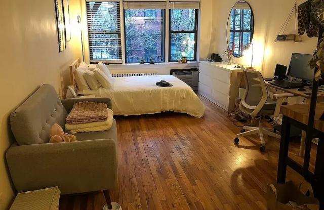 217 E 25TH ST. Gallery 2