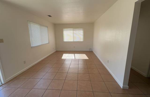 Oakdale-2 bedroom/1 bath Apartment Gallery 2