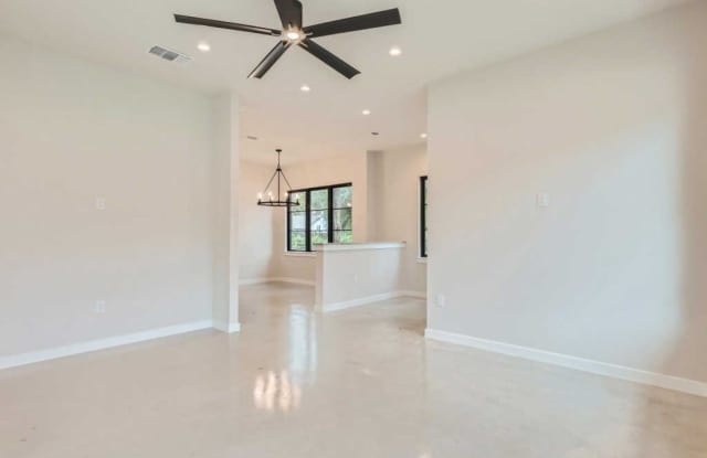 3100  Fontana DR Gallery 4