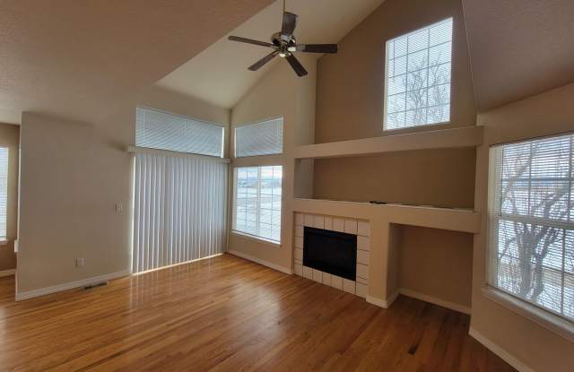 Great Location! Attractive 3 Story Condo photos photos
