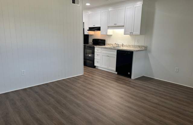 2339 Memorial Ave photos photos