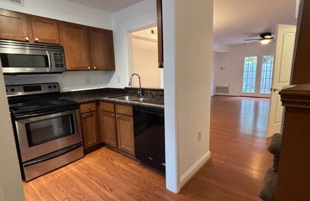 1207 Green Oaks Lane Gallery 4