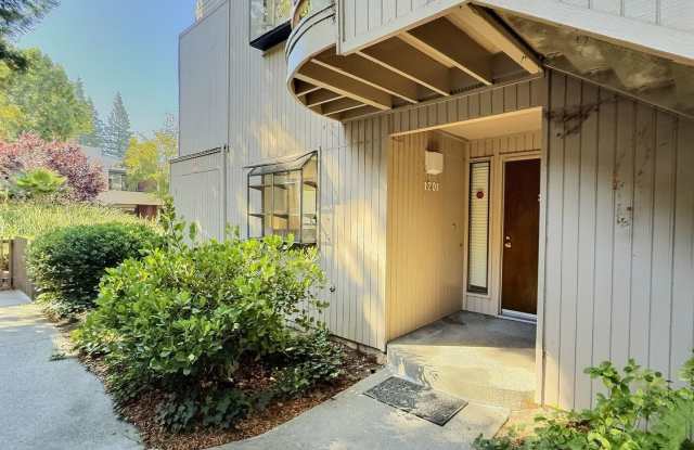 3 BD/2 BA Gorgeous Pet-Friendly Home in Fantastic Location, Ready for Love! - 928 Wright Avenue, Mountain View, CA 94043